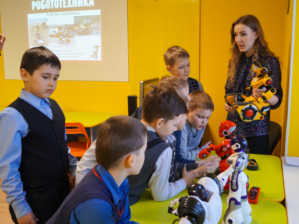 Программа для школьников «Выставка роботов» — 01